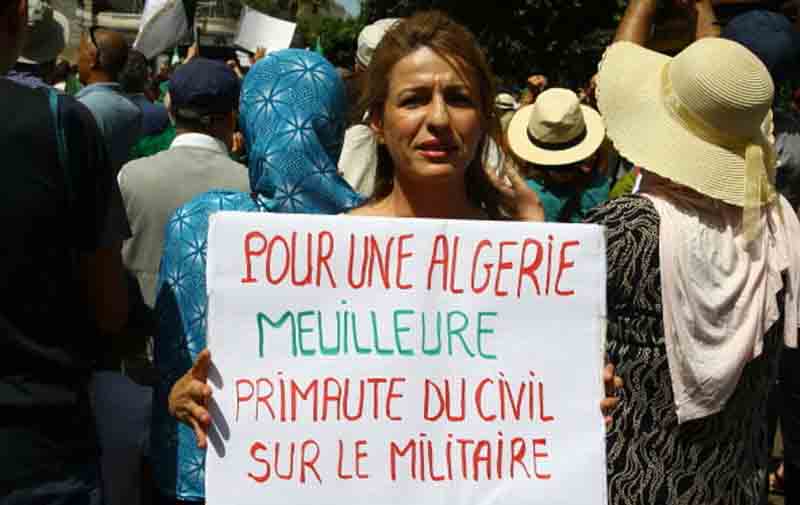 Manifestation des Algériens revendiquant un "État civil et non militaire" (12 juillet 2019).